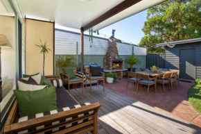 Amaroo - Pet Friendly - 2 Mins Walk to Beach - Outdoor Fireplace